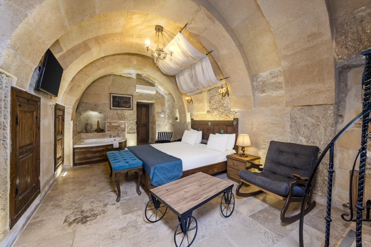 106 - Jakuzili Balayı Mağara Odası